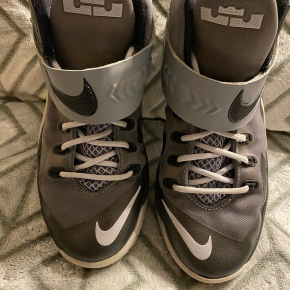 lebron james boys sneakers